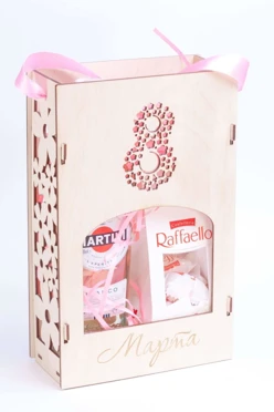 Подарочная коробка на 8 Марта 15*25 см