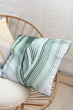 Подушка из габардина 50х50 см (холлофайбер), с полной запечаткой "Изумруд"