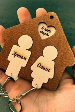 Ключница деревянная на 2 ключа с гравировкой