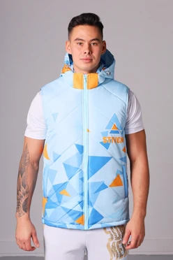 Жилет Стивен на синтепоне с капюшоном унисекс, с полной запечаткой