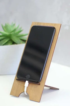 Подставка под телефон из дерева