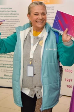 Жилет Диего на синтепоне с капюшоном унисекс, с полной запечаткой "Я волонтер"