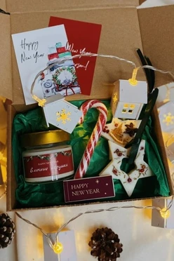 Подарочный бокс из свечи 100 мл и саше