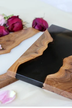 Сервировочная доска из дерева со смолой, 30х20 см