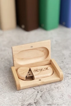 Флешка, деревянная с гравировкой, 32 гб