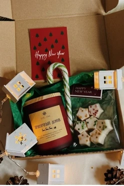 Подарочный бокс из свечи 200 мл и саше