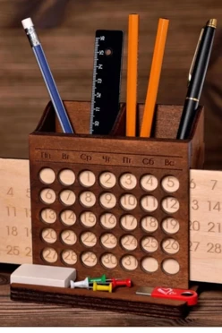 Вечный календарь из дерева